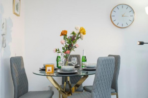 Lovely 2 bed Apartment with Parking in Thurrock
